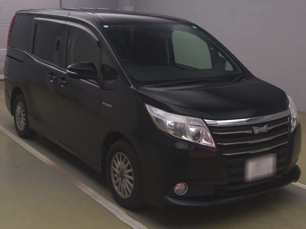 2015 Toyota Noah ZWR80G[2]