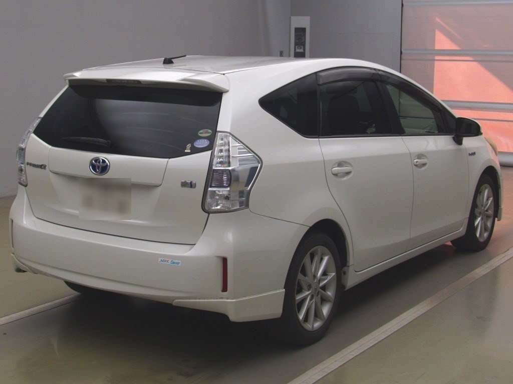 2012 Toyota Prius alpha ZVW41W[1]