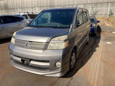 2006 Toyota Voxy