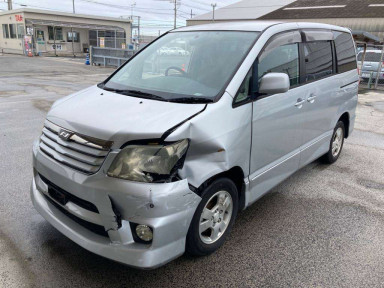 2003 Toyota Noah