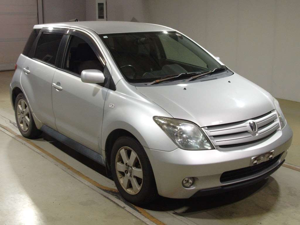 2002 Toyota IST NCP61[2]