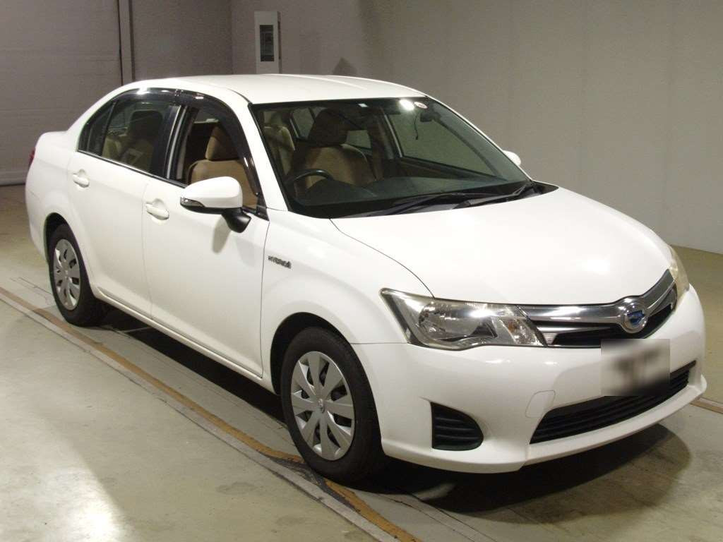 2013 Toyota Corolla Axio NKE165[2]