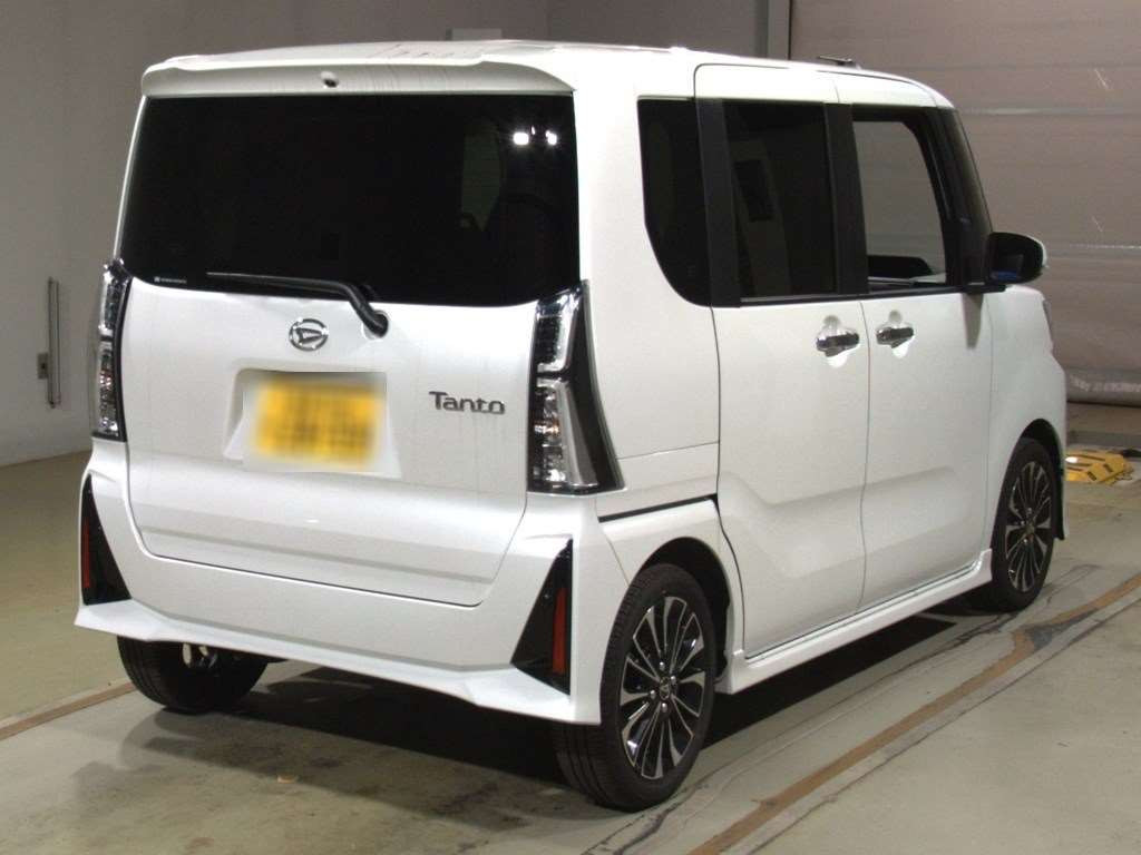 2023 Daihatsu Tanto Custom LA650S[1]