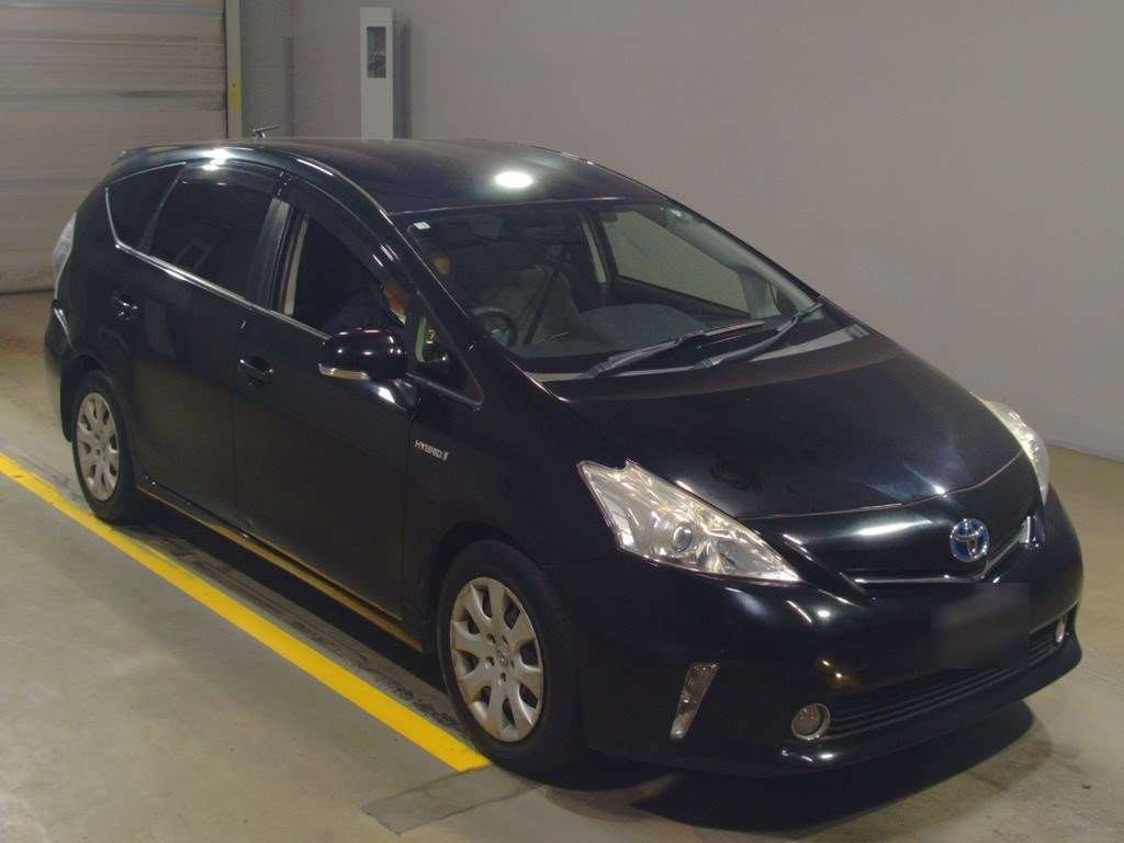 2012 Toyota Prius alpha ZVW41W[2]