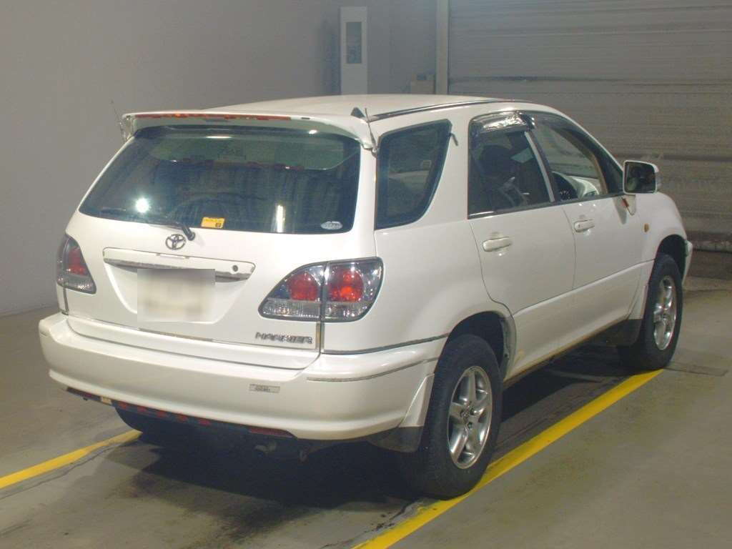 2001 Toyota Harrier ACU10W[1]