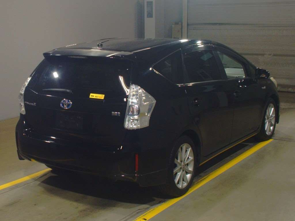 2012 Toyota Prius alpha ZVW41W[1]