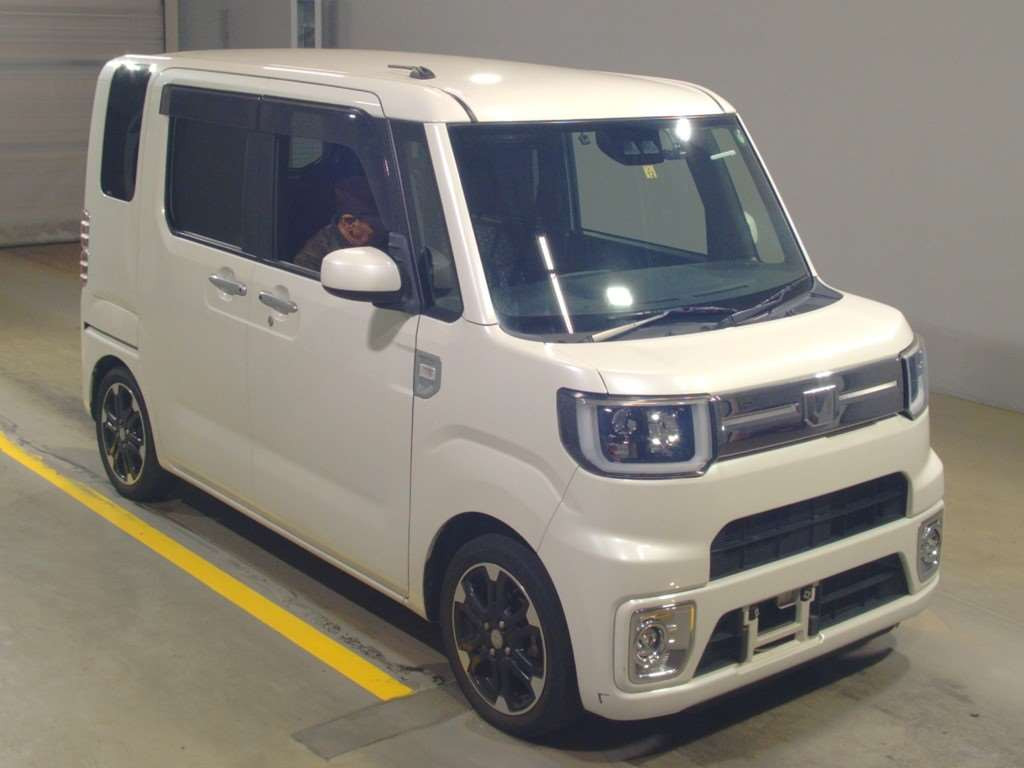 2017 Daihatsu Wake LA700S[2]