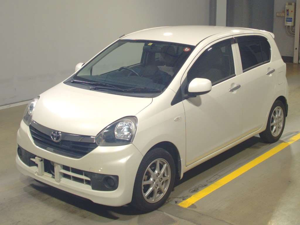 2013 Toyota Pixis Epoch LA300A[0]