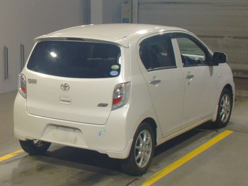 2013 Toyota Pixis Epoch LA300A[1]