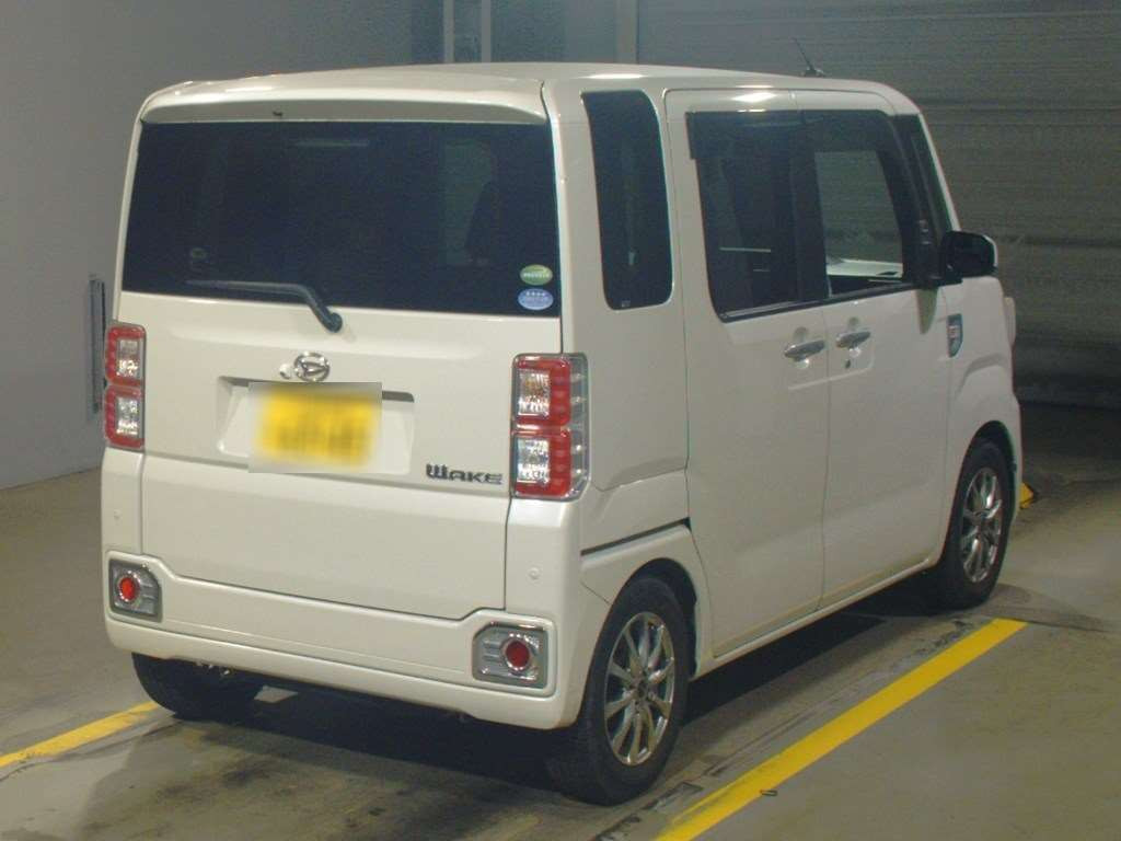 2017 Daihatsu Wake LA700S[1]