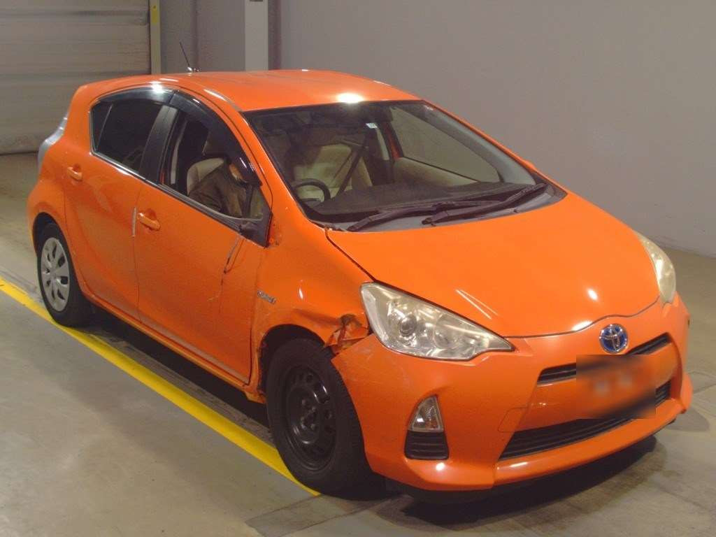 2013 Toyota Aqua NHP10[2]