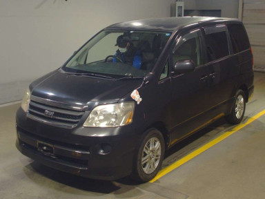 2005 Toyota Noah