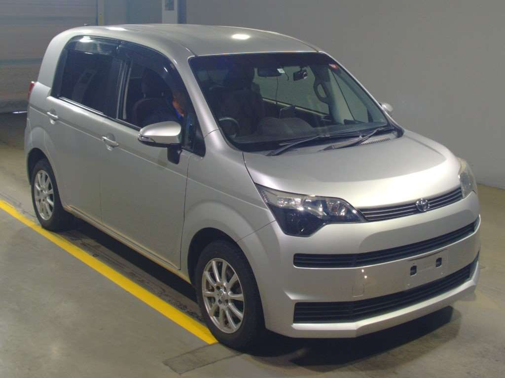 2013 Toyota Spade NCP145[2]