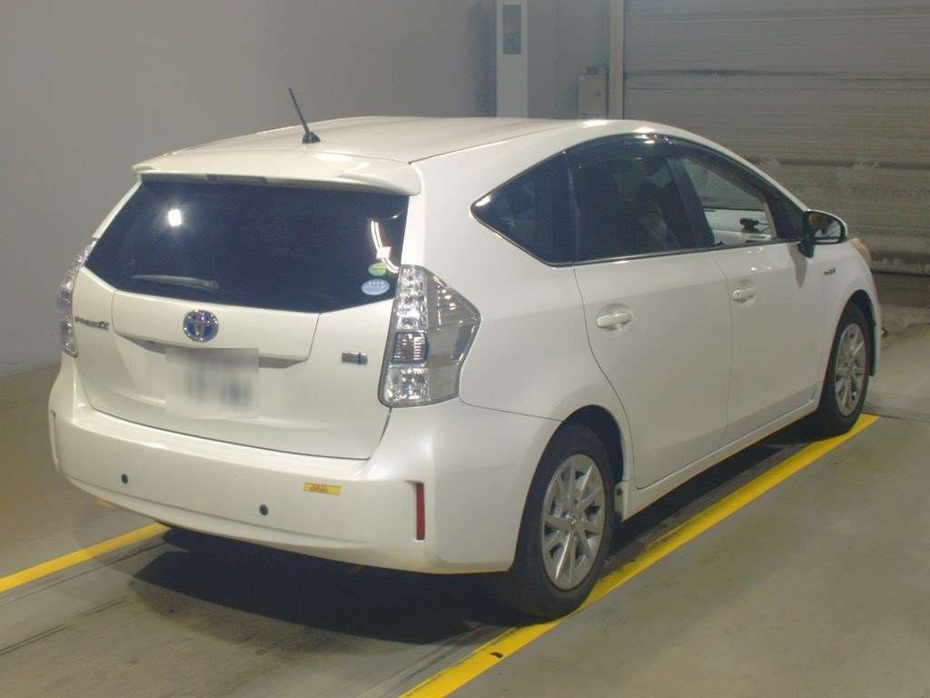 2012 Toyota Prius alpha ZVW41W[1]