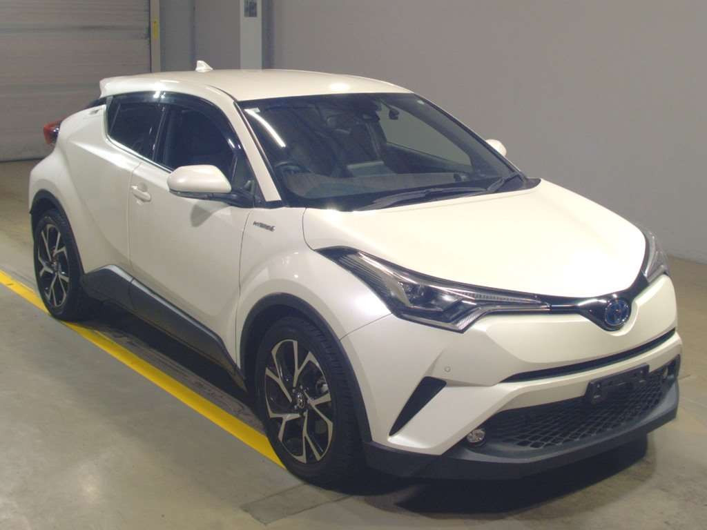 2019 Toyota C-HR ZYX10[2]