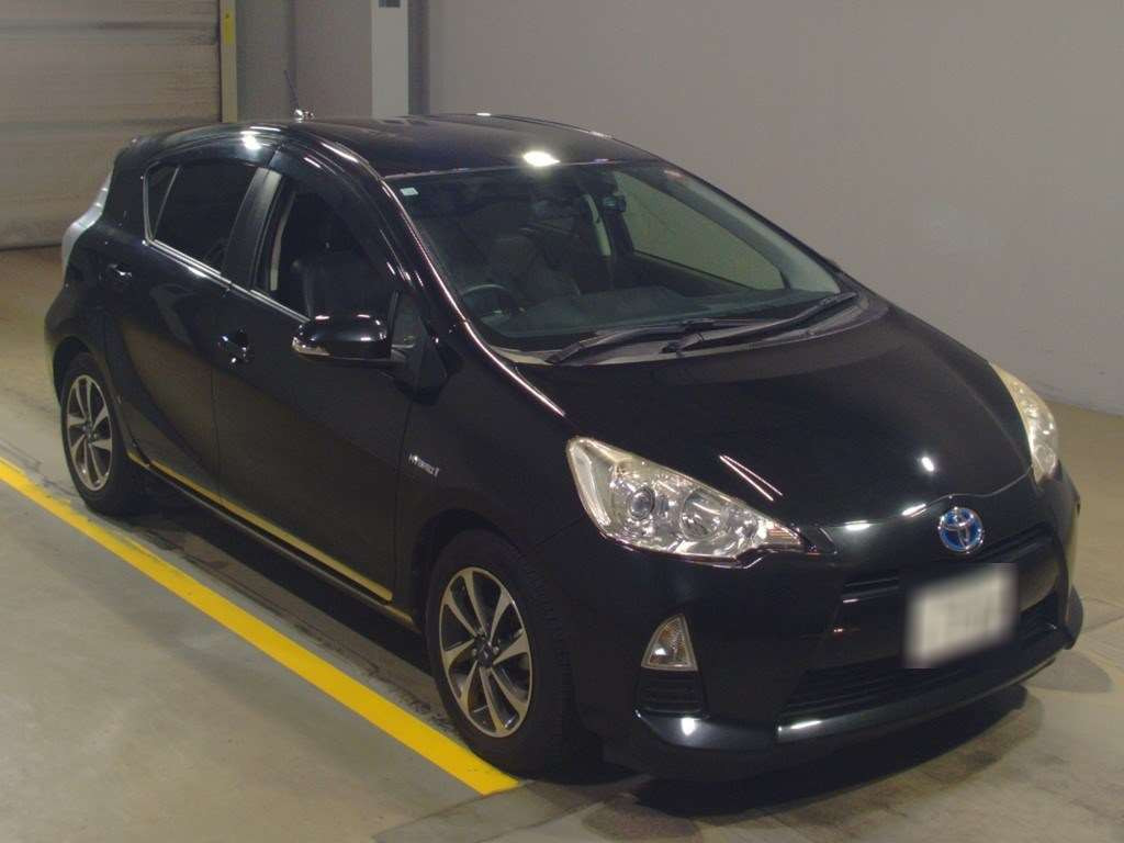 2014 Toyota Aqua NHP10[2]