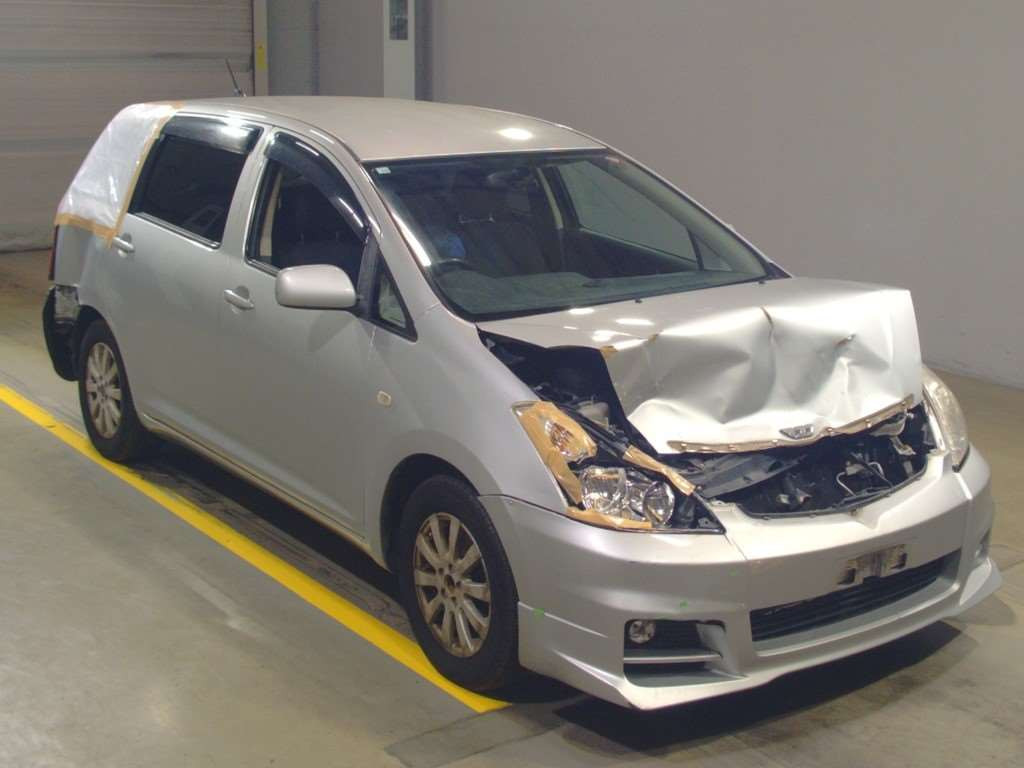 2004 Toyota Wish ZNE10G[2]