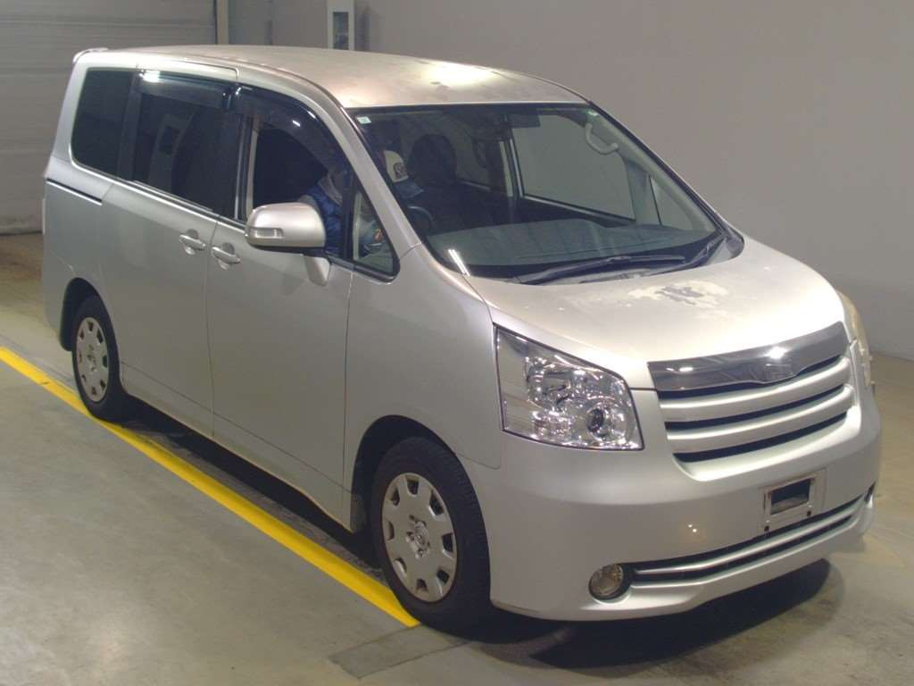 2009 Toyota Noah ZRR70G[2]