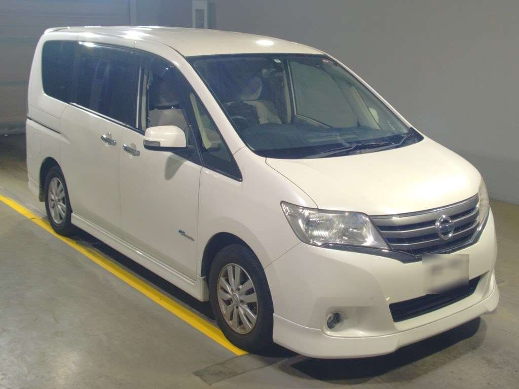 2013 Nissan Serena HC26[2]