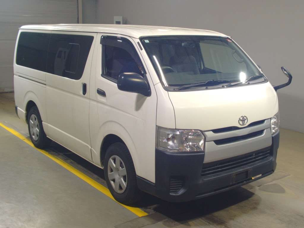 2017 Toyota Hiace Van TRH200V[2]