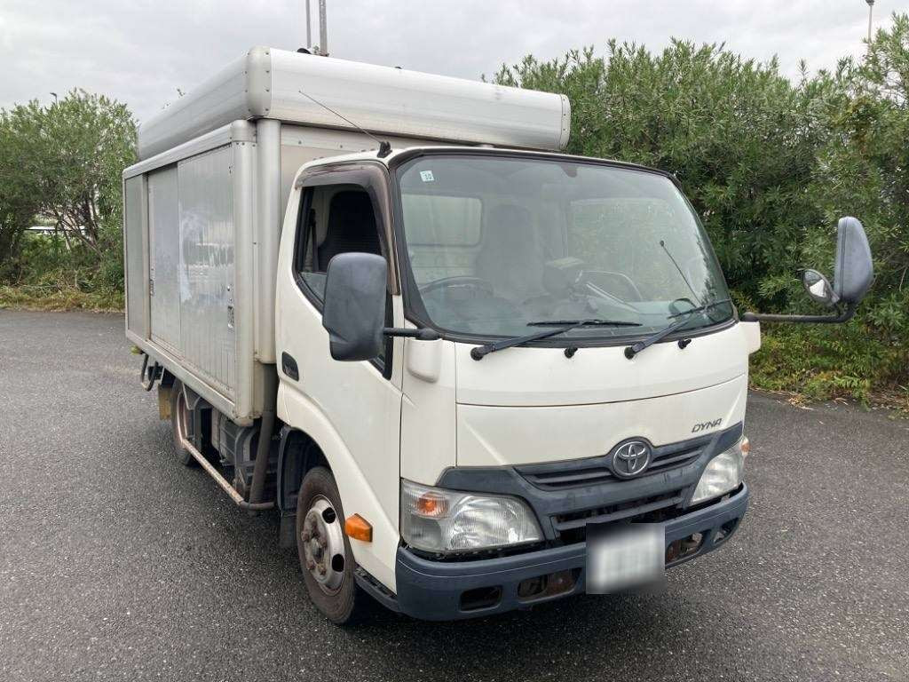 2015 Toyota Dyna Truck XZC605[2]