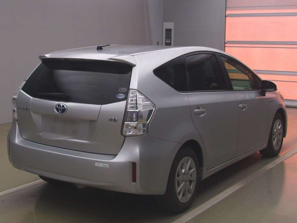 2012 Toyota Prius alpha ZVW41W[1]