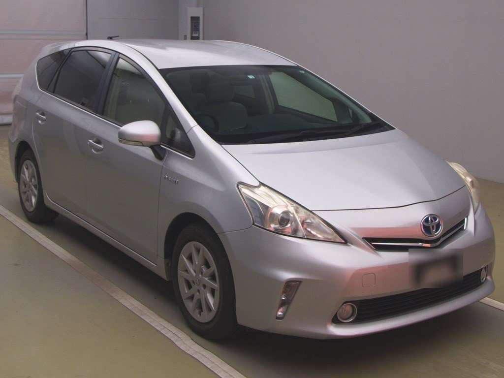 2012 Toyota Prius alpha ZVW41W[2]