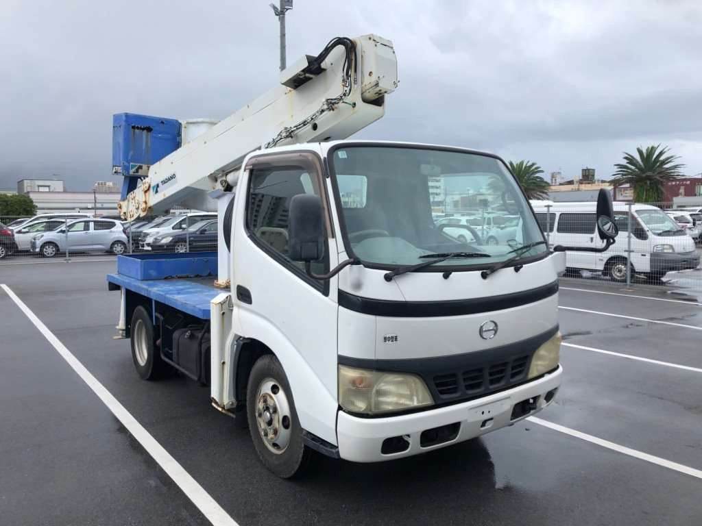 2004 Hino DUTRO XZU301X[2]