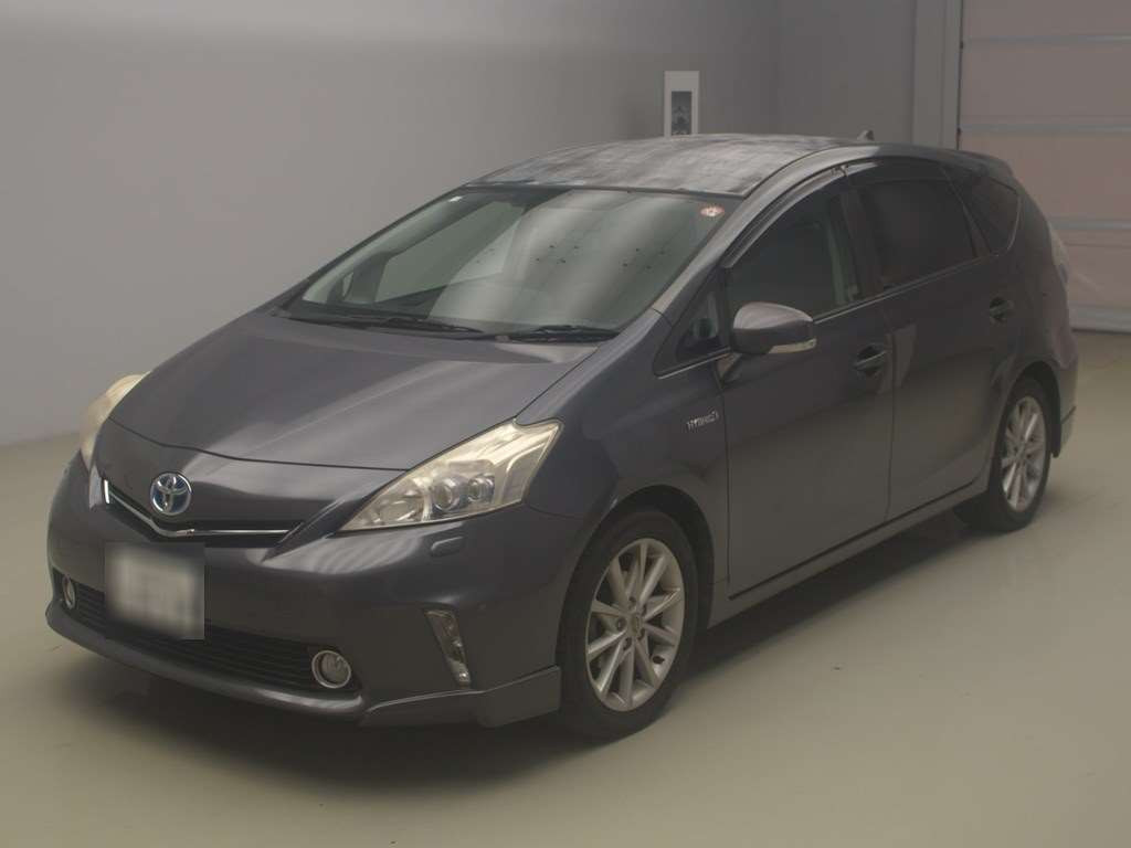 2011 Toyota Prius alpha ZVW41W[0]