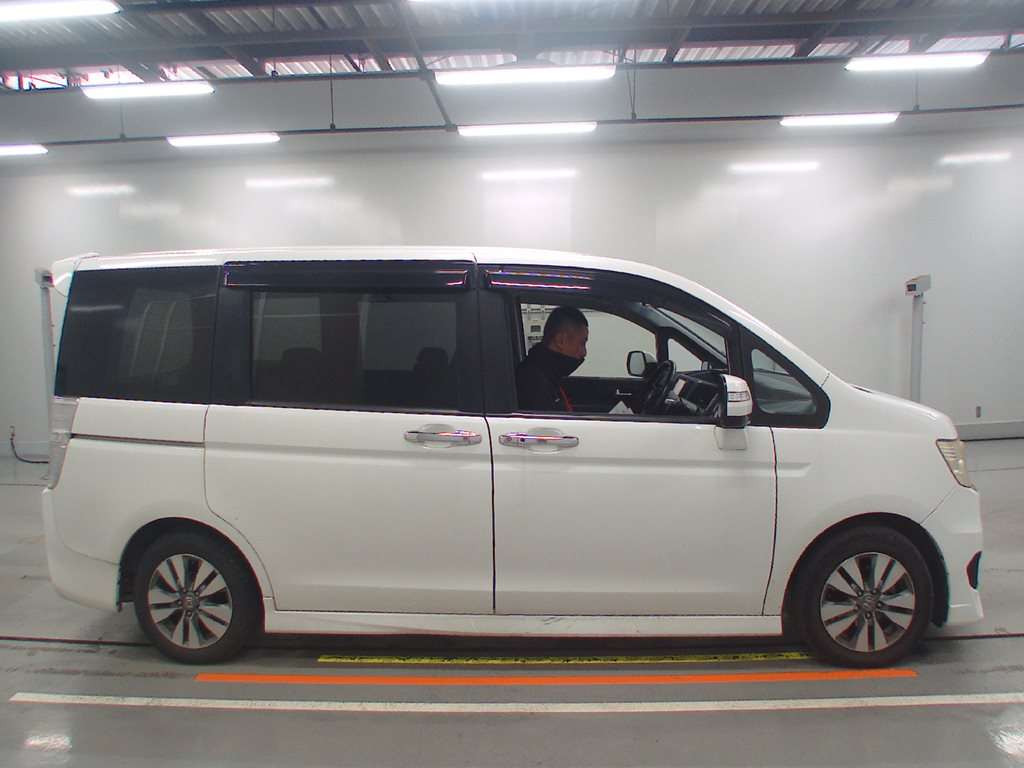 2012 Honda Step WGN Spada RK5[2]