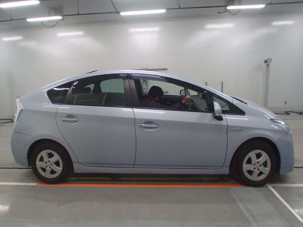 2010 Toyota Prius ZVW30[2]