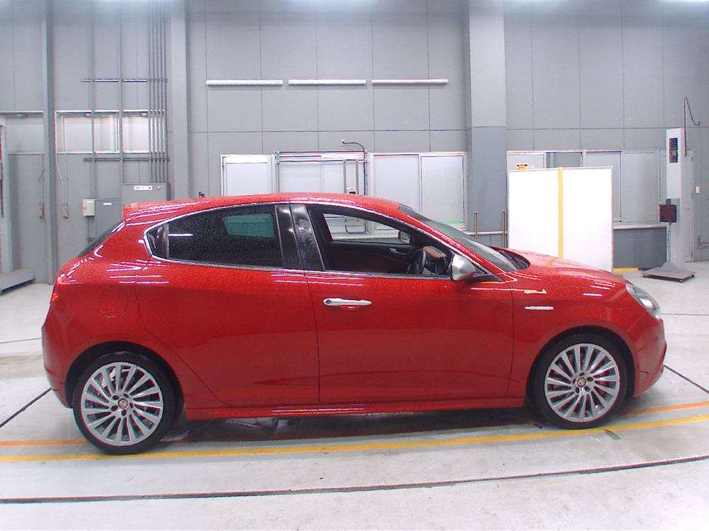 2016 Alfa Romeo Giulietta 940141[2]