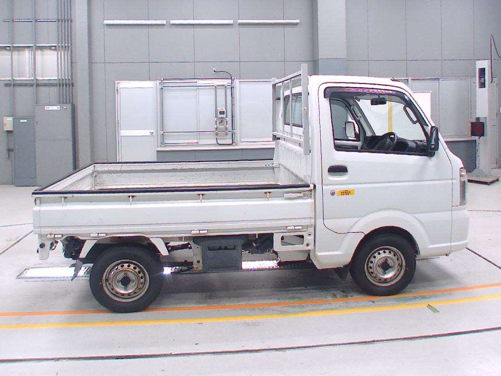 2015 Suzuki Carry Truck DA16T[2]