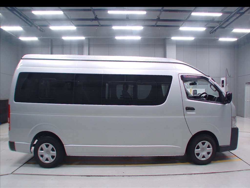 2015 Toyota Hiace Commuter KDH223B[2]