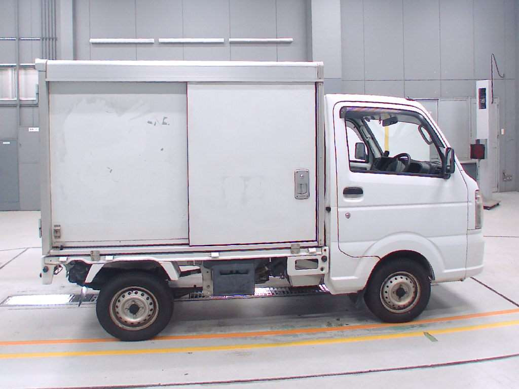 2014 Suzuki Carry Truck DA16T[2]