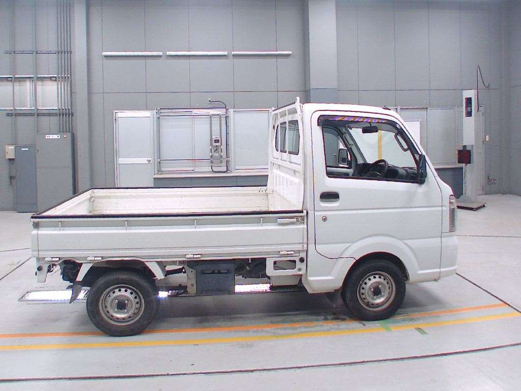 2013 Suzuki Carry Truck DA16T[2]