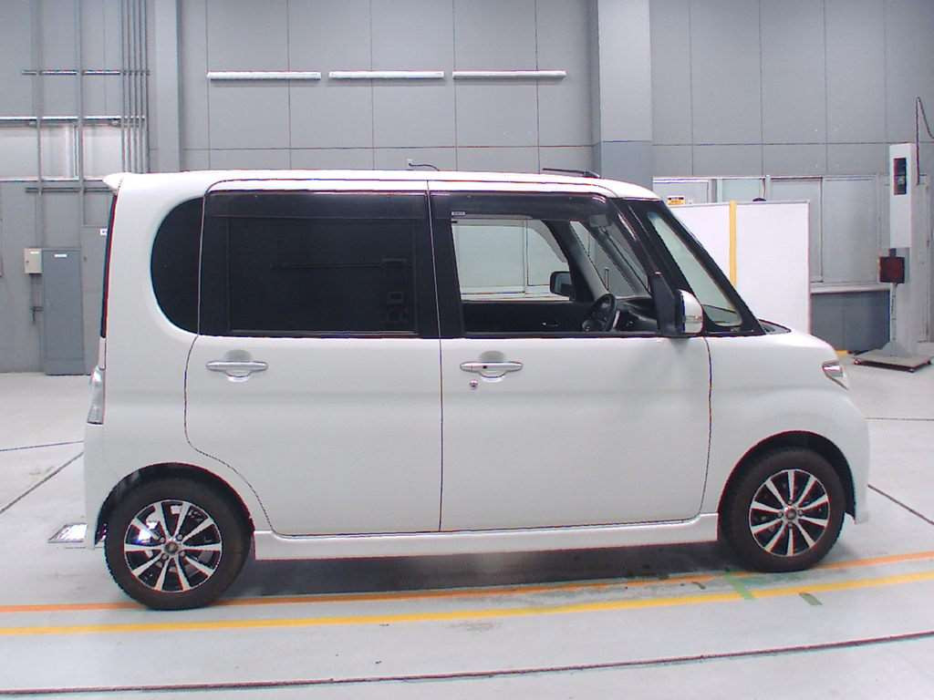 2013 Daihatsu Tanto Custom L375S[2]