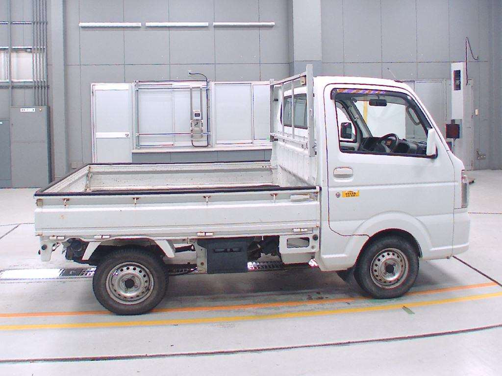 2015 Suzuki Carry Truck DA16T[2]