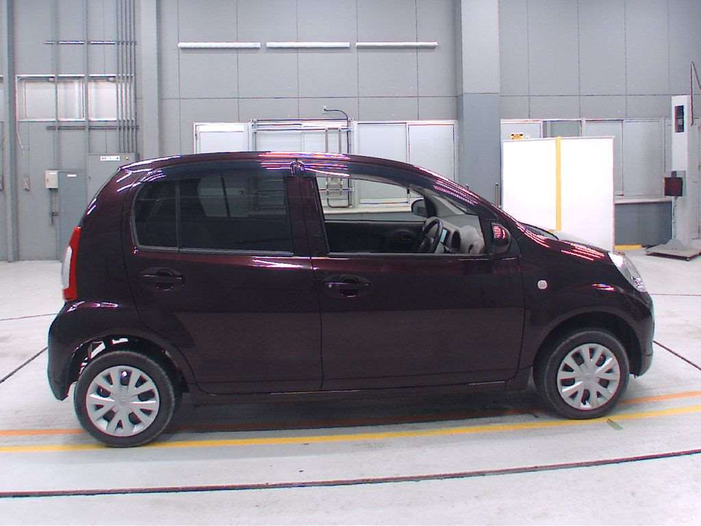 2015 Toyota Passo KGC30[2]