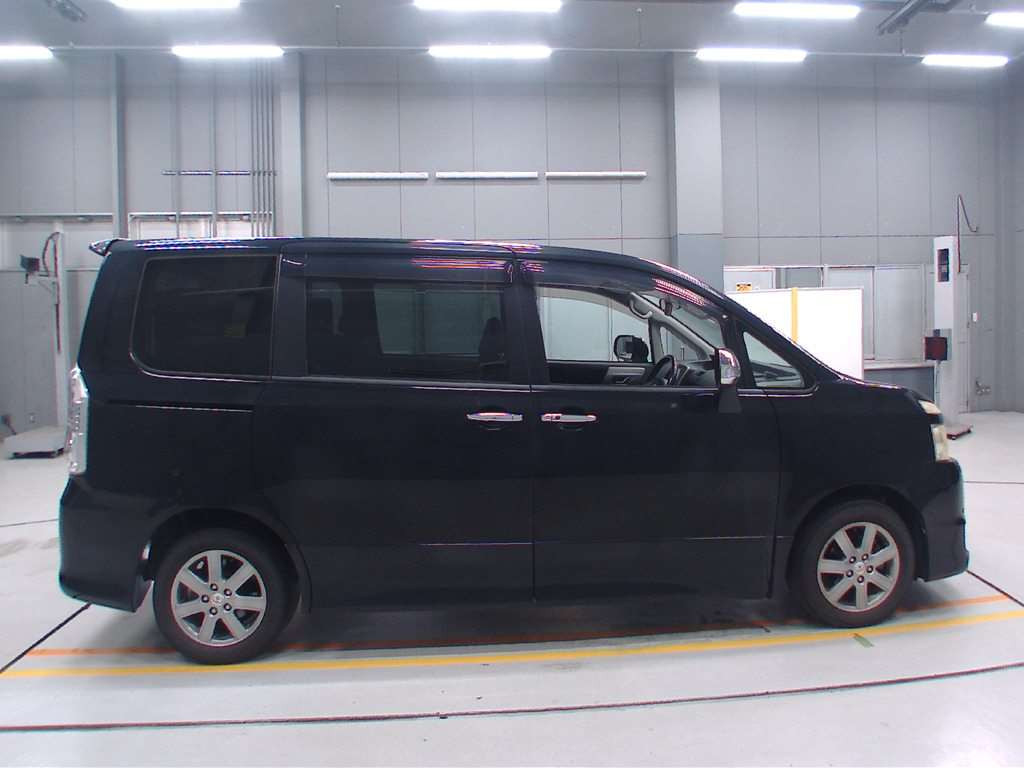 2008 Toyota Voxy ZRR70W[2]