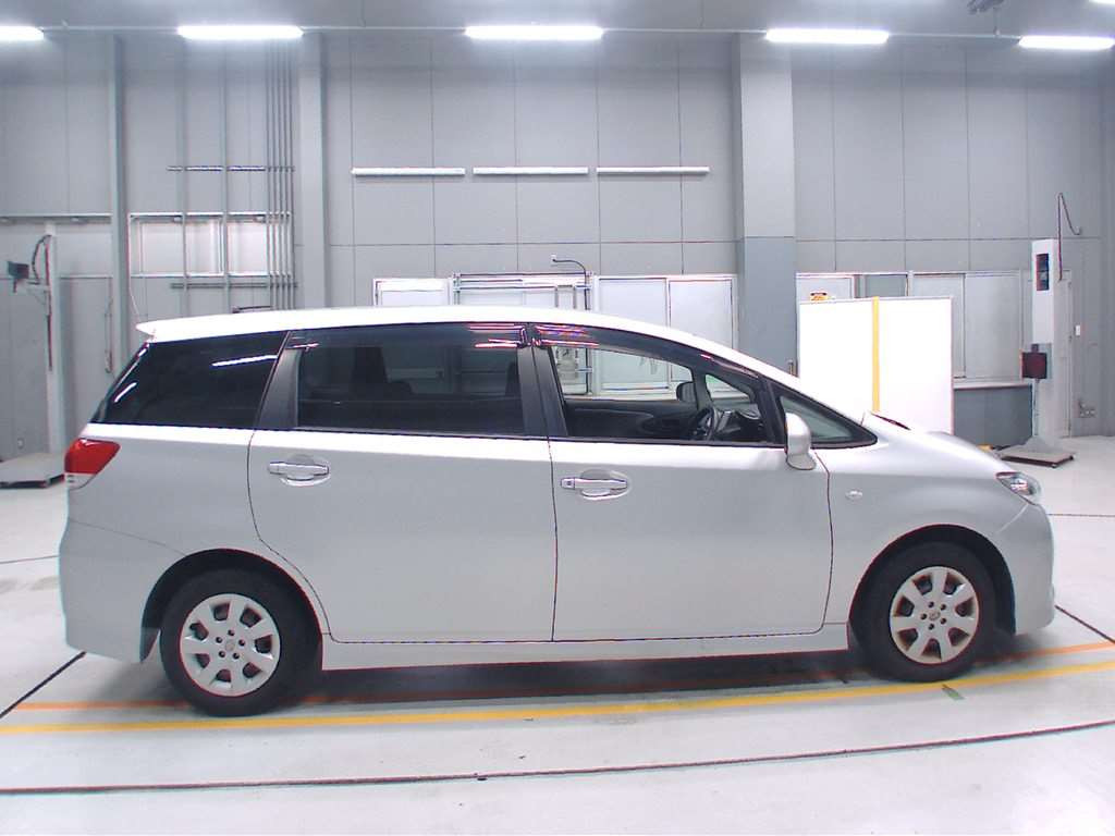 2010 Toyota Wish ZGE20G[2]