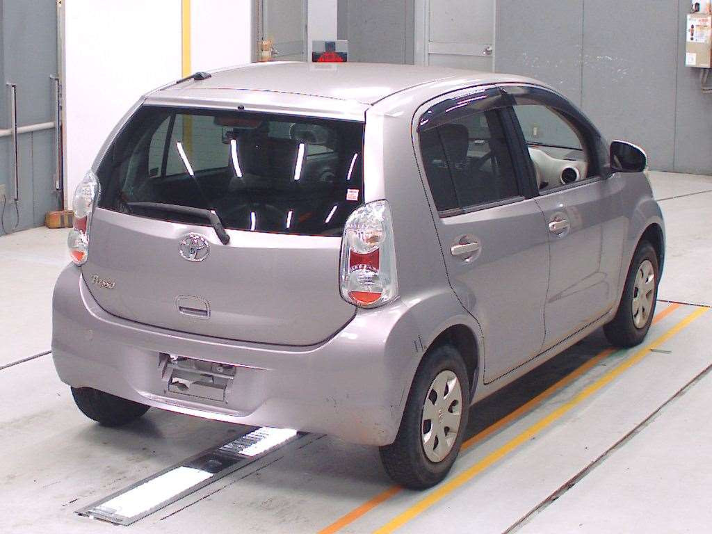 2010 Toyota Passo KGC30[1]