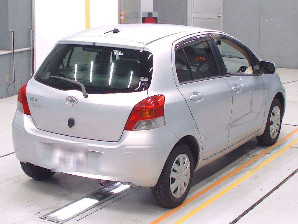 2008 Toyota Vitz SCP90[1]