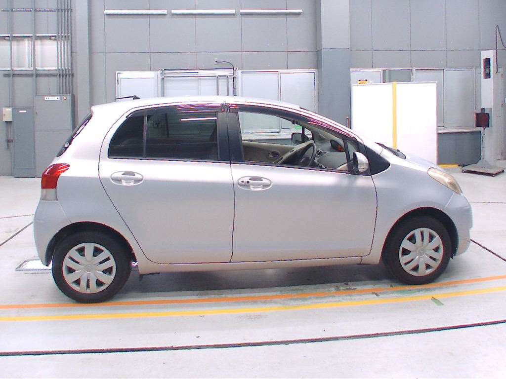 2008 Toyota Vitz SCP90[2]