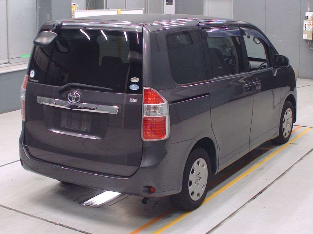 2008 Toyota Noah ZRR70G[1]