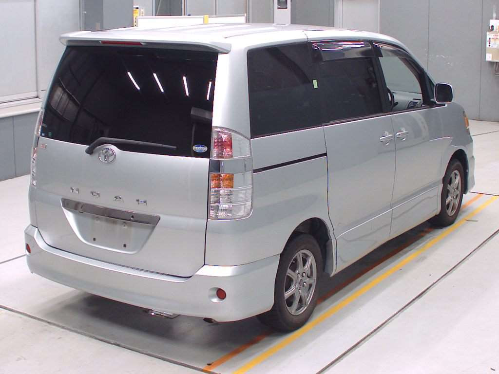 2002 Toyota Noah AZR60G[1]