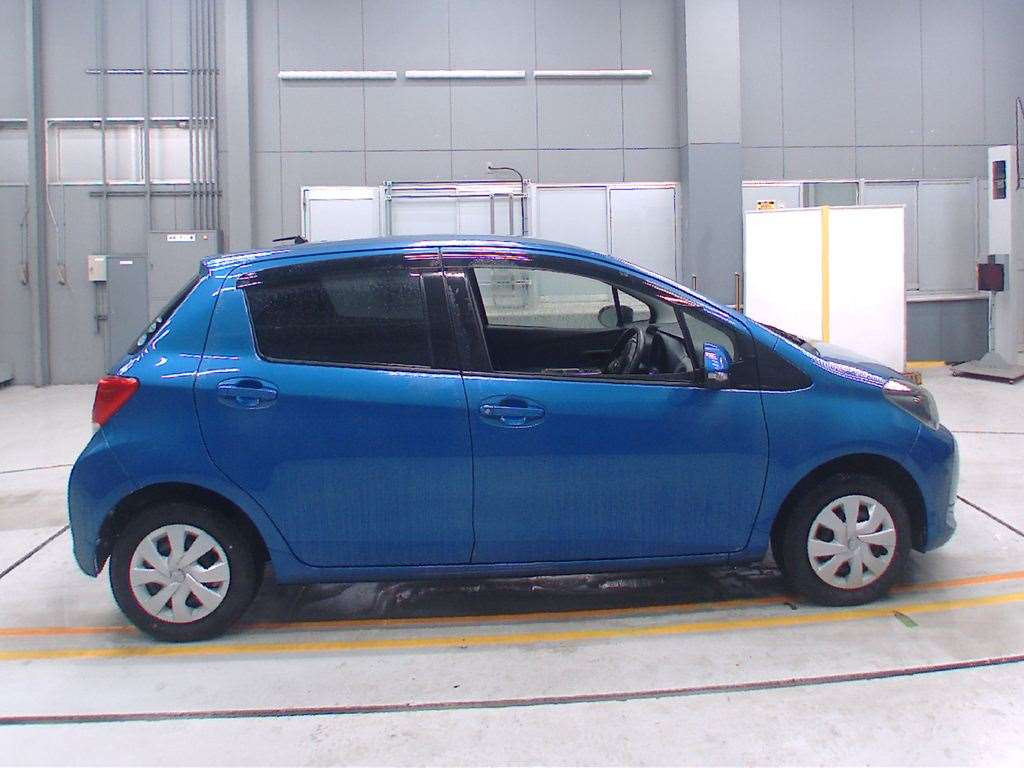 2015 Toyota Vitz KSP130[2]