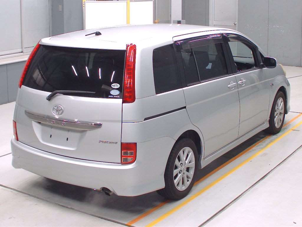 2008 Toyota Isis ANM10W[1]