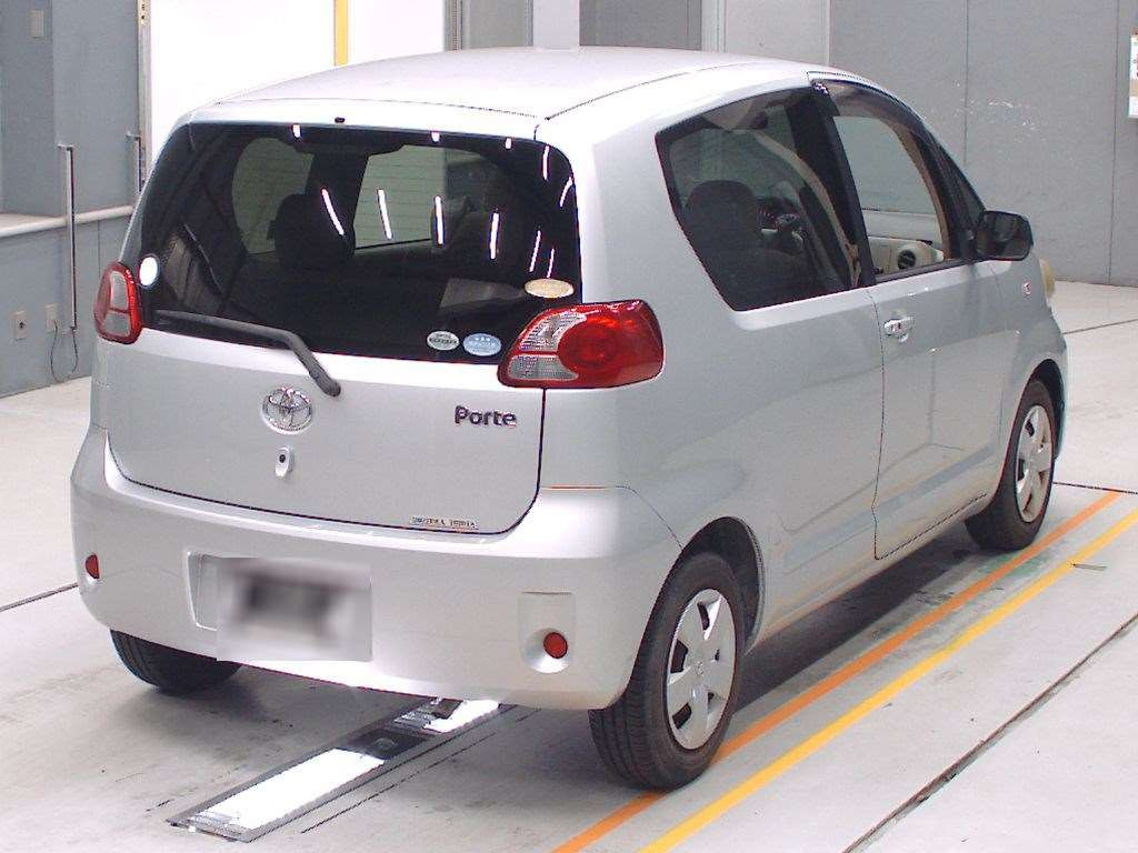 2010 Toyota Porte NNP10[1]