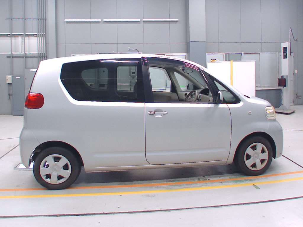 2010 Toyota Porte NNP10[2]